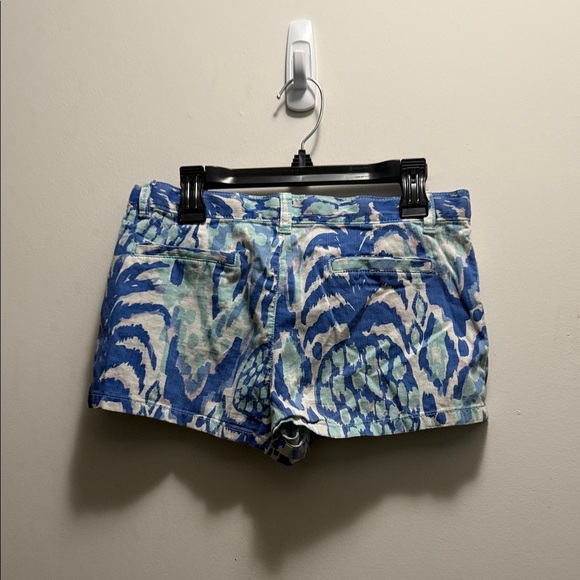 Lilly Pulitzer Blue and White Patterned Garment - Picture 4 of 4